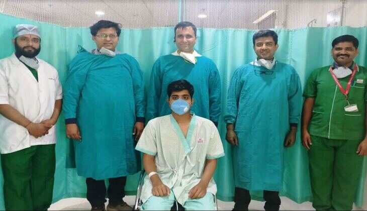 गीतांजली हॉस्पिटल में अल्सरेटिव कोलाइटिस से पीड़ित रोगी को सर्जरी कर किया गया रोगमुक्त