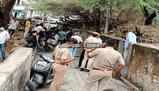 Police investigating the murder of a young woman whose body was found in bushes in Chittorgarh district, Rajasthan.