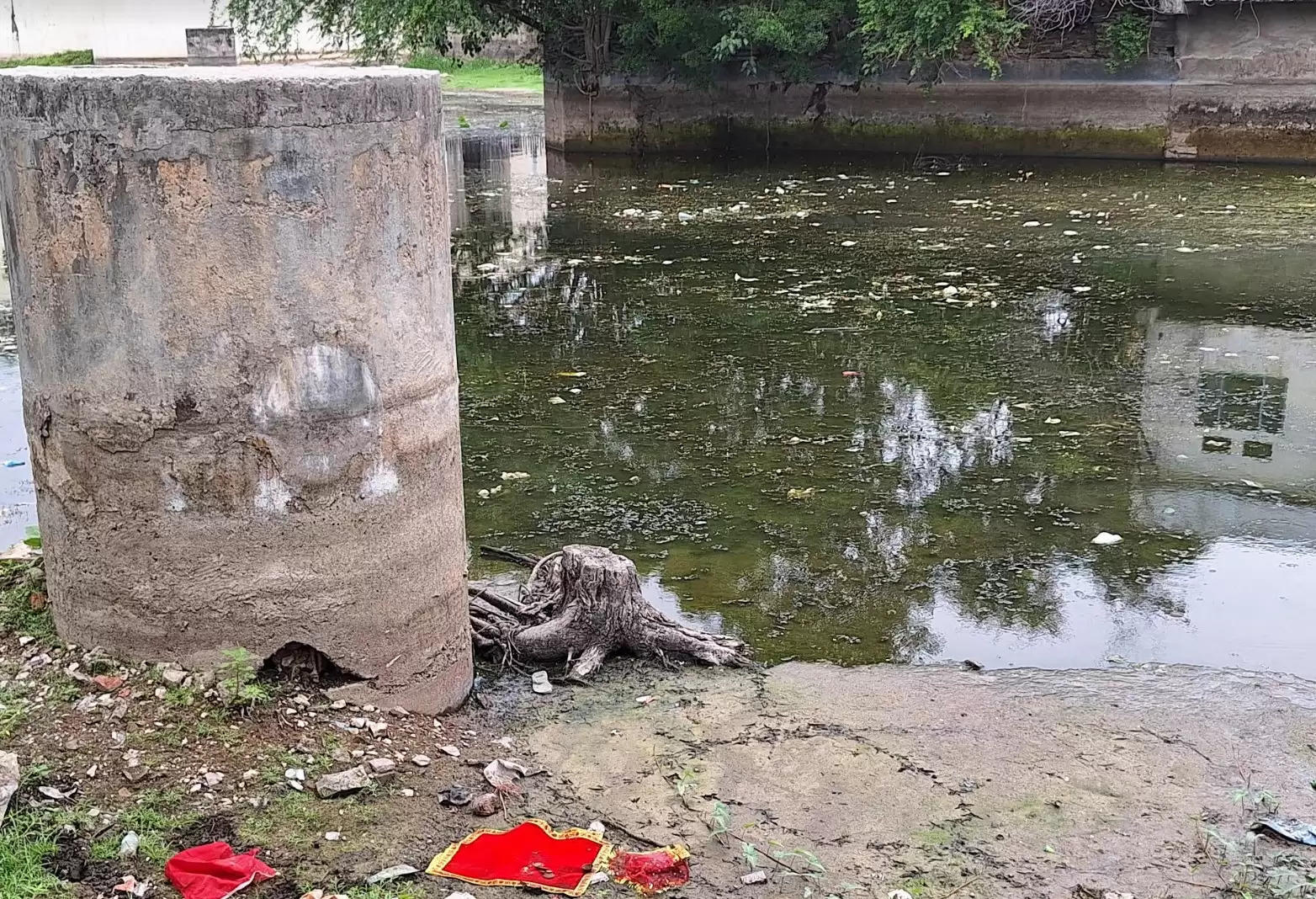 Poor condition of lakes in Udaipur