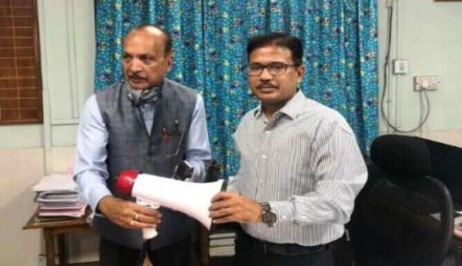 खाद्य वितरण सामग्री हेतु मेगा फोन सिस्टम भेंट