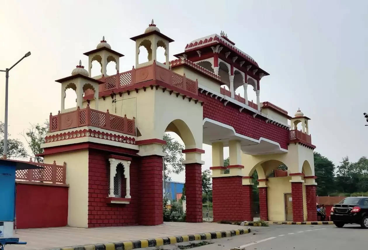 udaipur city station gate no 2