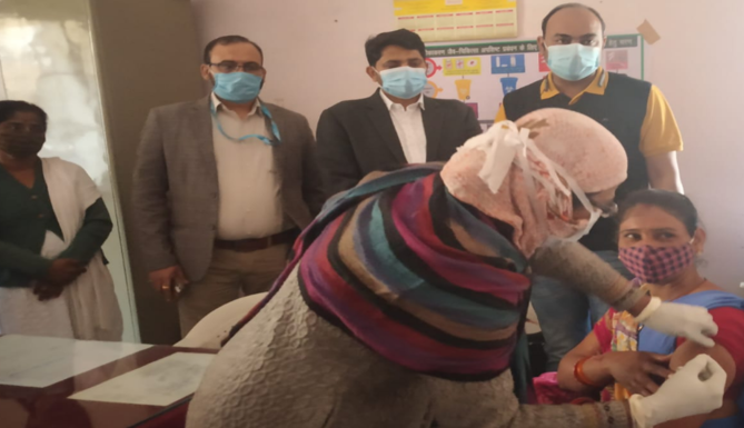 दूसरे चरण में फिर से शुरु किया गया वैक्सीनेशन