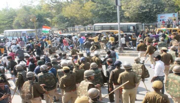 देहलीगेट और कलेक्ट्रेट पर लाठी चार्ज, दो पुलिसकर्मी समेत 10 से 15 घायल