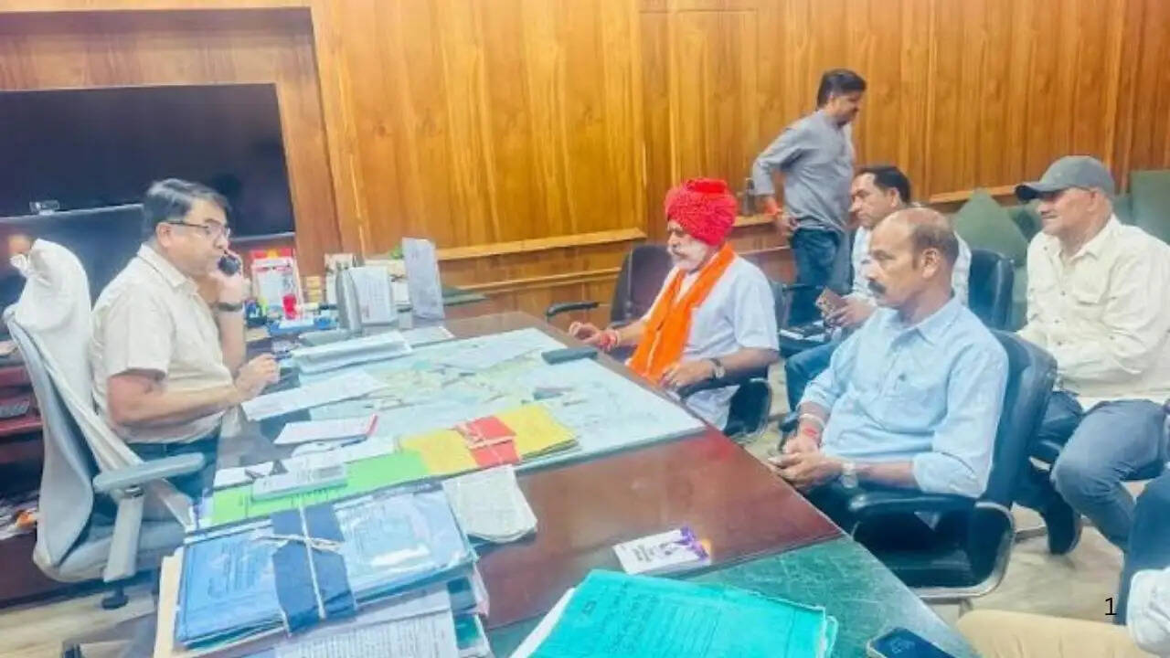 Udaipur Rural MLA Phool Singh Meena meeting UDA Secretary Hemendra Nagar regarding GSS land allocation and development works