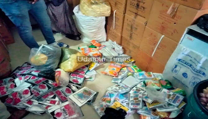 Municipal Corporation officials seize 61 kg of banned single-use plastic bags and plastic glasses during an enforcement drive in Dhanmandi, Udaipur.