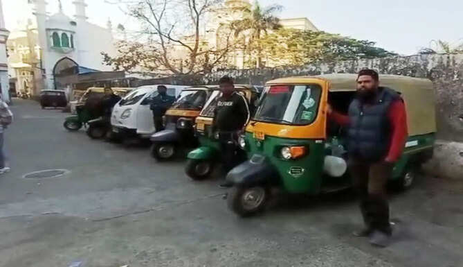 Auto rickshaw ambulance