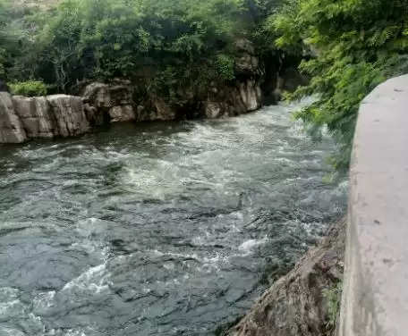 water flowing udaipur