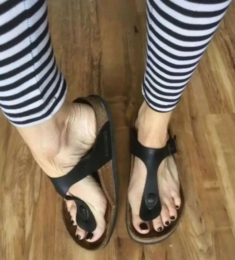 Birkenstock Gizeh thong-style sandals in sleek minimalist design