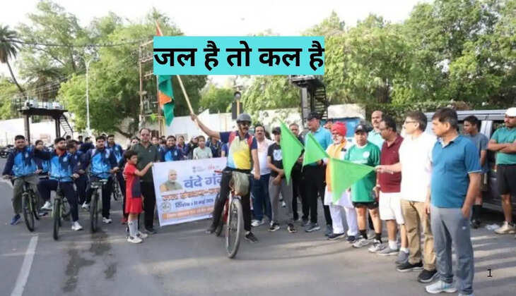 फतहसागर की पाल पर वंदे गंगा जल संरक्षण जन अभियान 2026 के तहत आयोजित साइकिल रैली में शामिल युवा एवं नागरिक