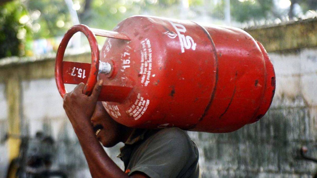 Customers need not pay delivery charges for LPG gas cylinder-HPCL