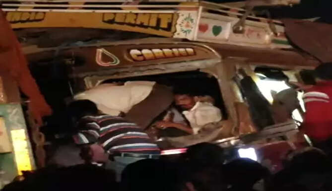 Truck-Trailer Collision on Balicha Road, Udaipur &ndash; Driver Injured, Chaos on Highway