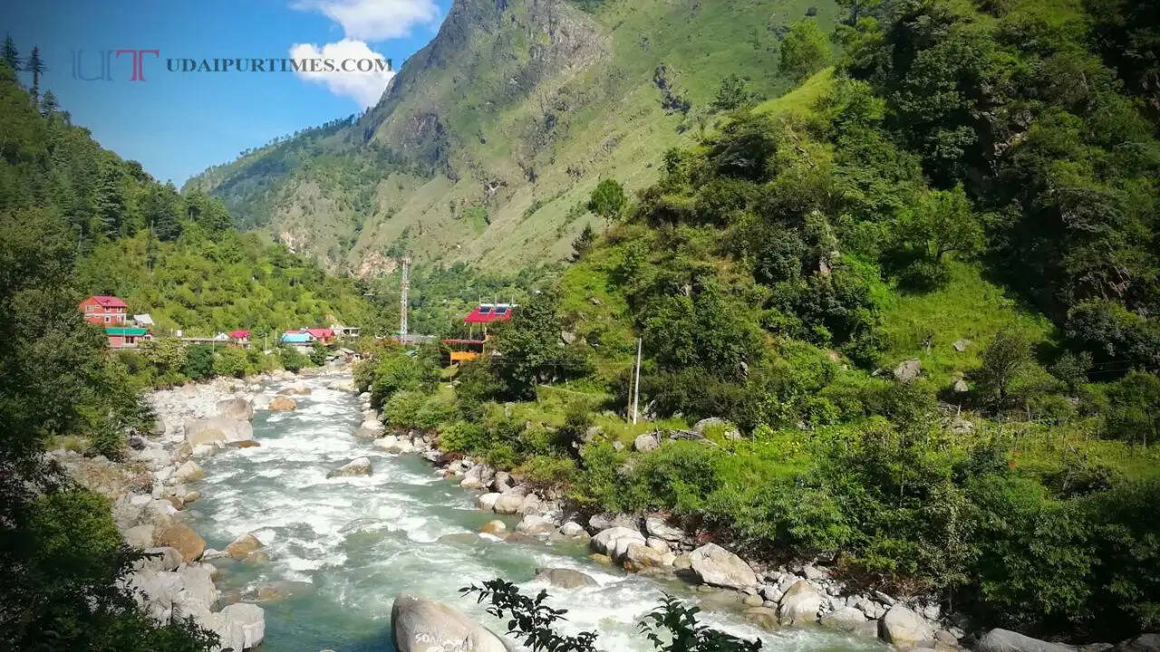 झरनों के साथ बादलों में घूमने का उठाएं आनंद !