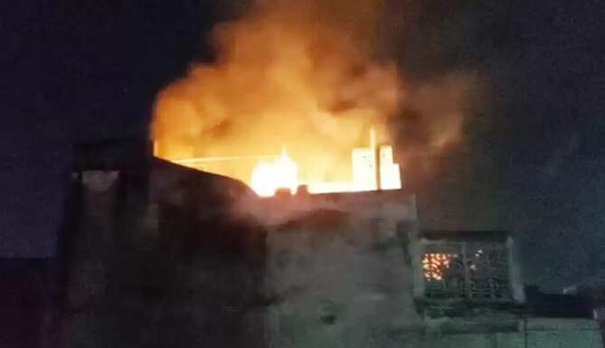fire in dhanmandi