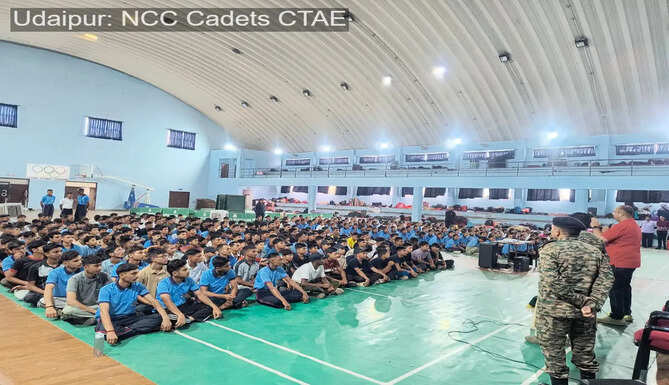 Officers of the Indian Air Force interacting with NCC Cadets from Raj Sqdn NCC Udaipur at CTAE