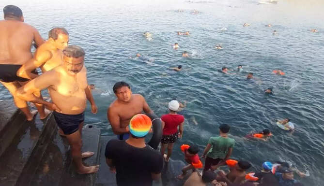 FATEHSAGAR THE LARGEST SWIIMING POOL