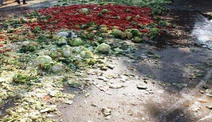 Female vegetable vendors dump vegetables on the road