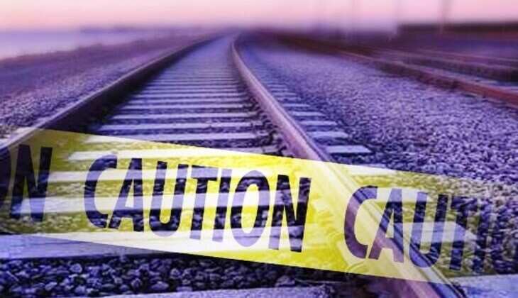 उदयपुर खजुराहो एक्सप्रेस के गेट से गिरकर युवक की मौत