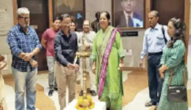 jehangir art gallery