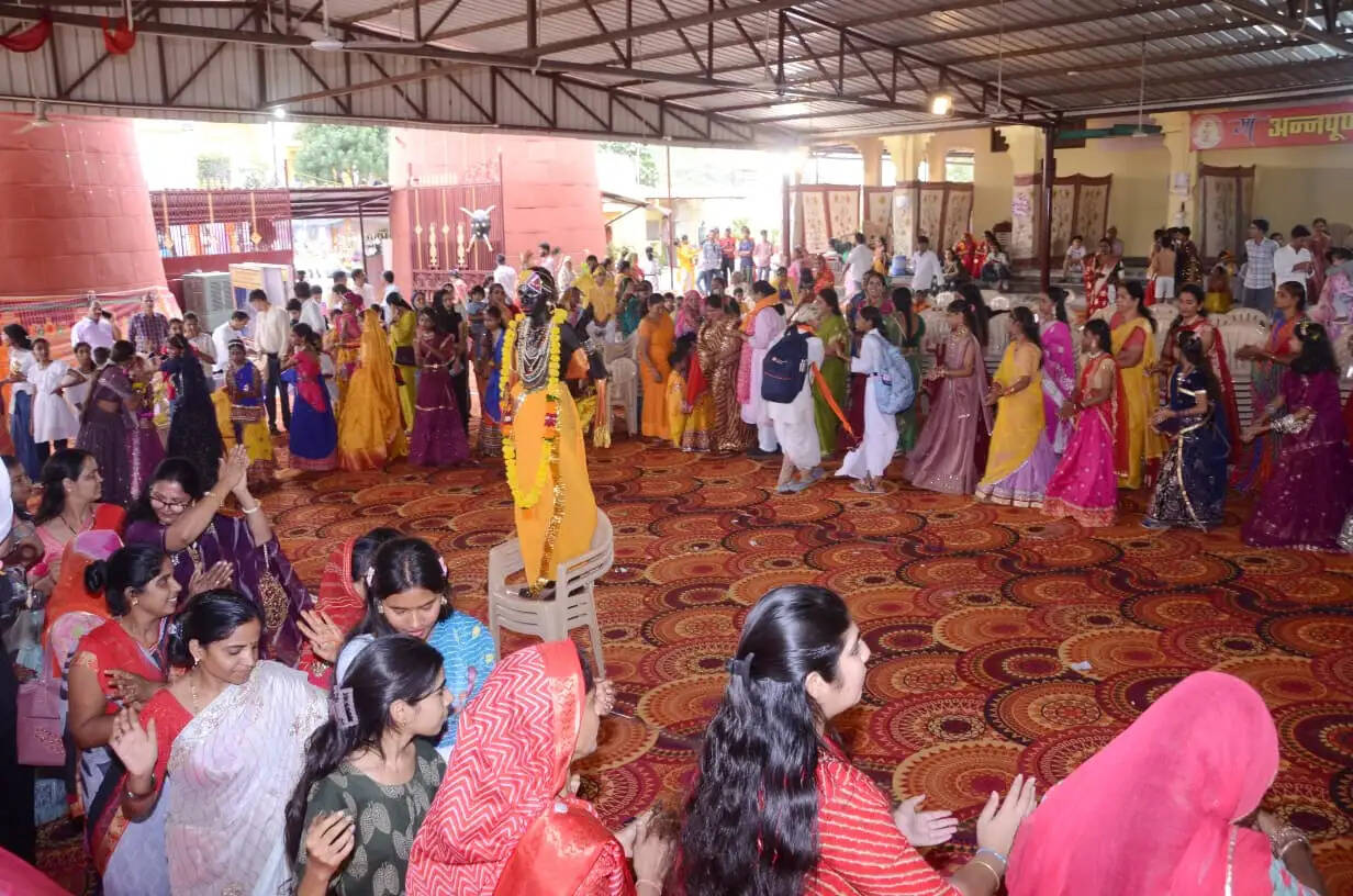 संस्कृति के रंगों से सजा प्रताप गौरव केंद्र —तीन दिवसीय श्रीकृष्ण जन्माष्टमी मेला महोत्सव में झांकियों ने मोह मन -लहरिया उत्सव में झलका उत्साह