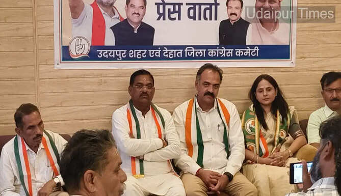 Congress leaders address a press conference in Udaipur highlighting the Students&rsquo; Voice campaign, paper leak concerns, and youth unemployment issues.