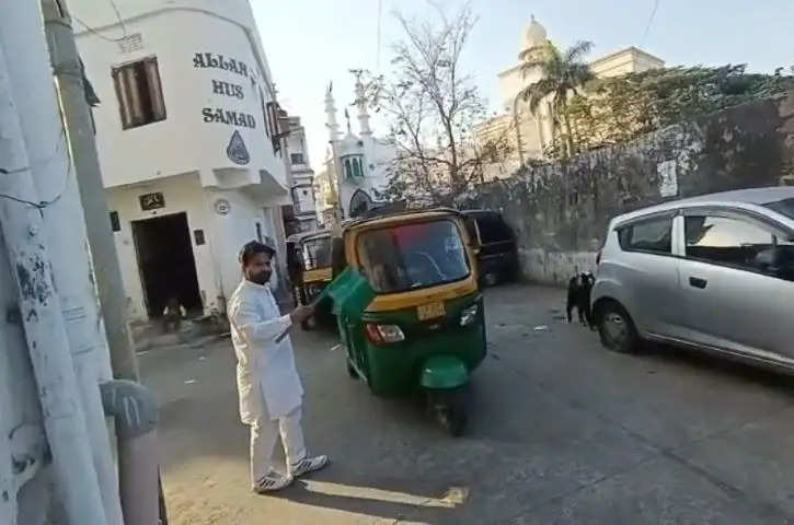 auto rickshaw ambulance