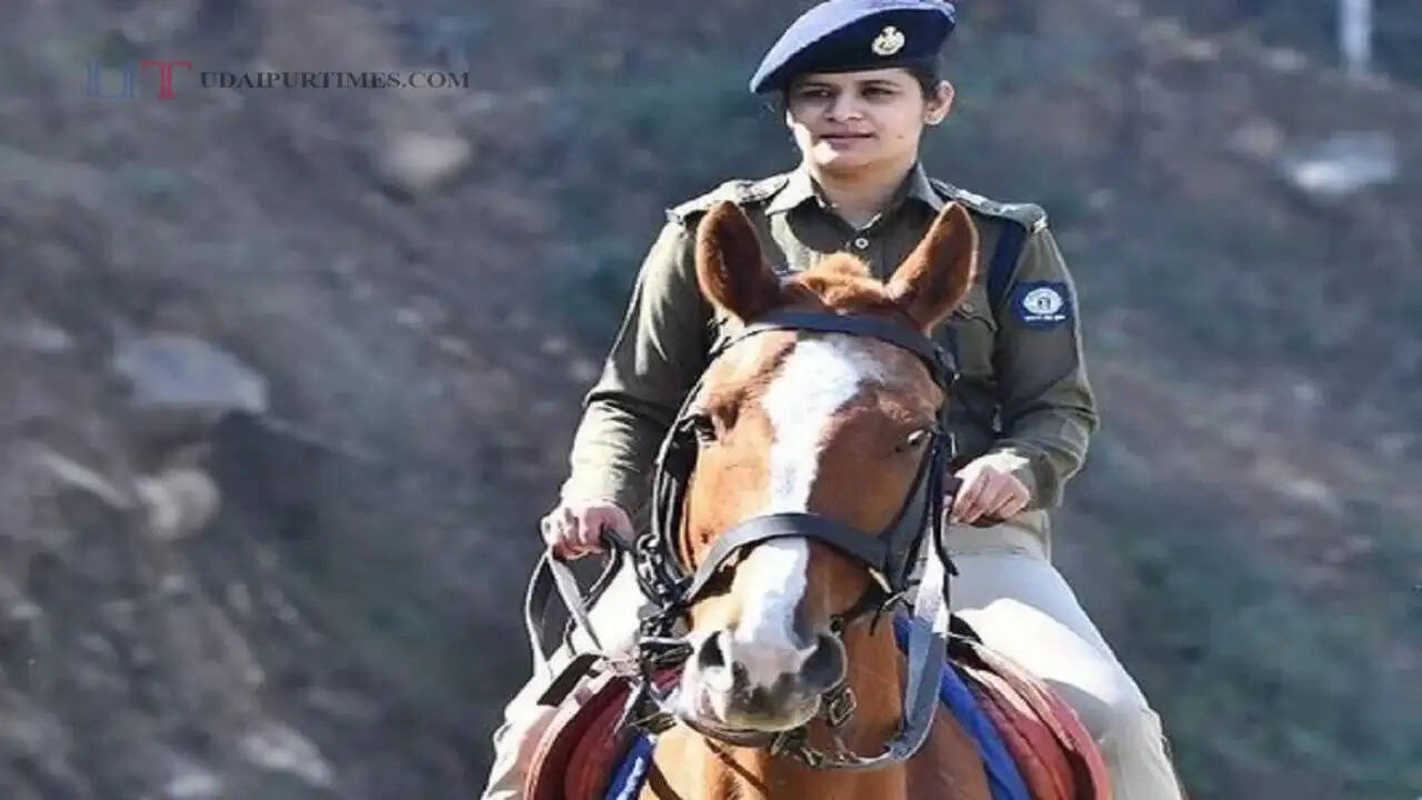 बस कंडक्टर की बेटी बनी IPS