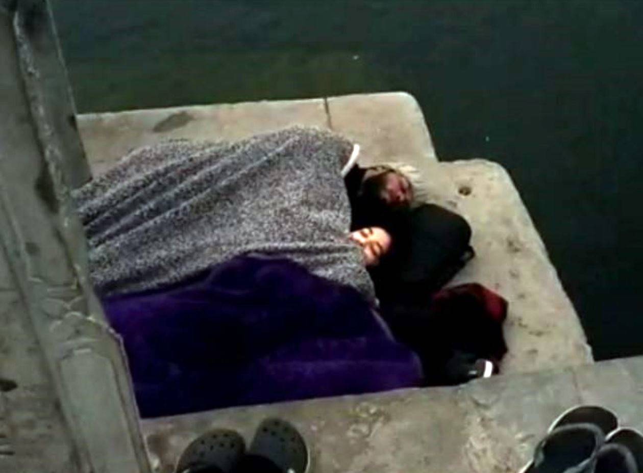 पिछोला झील के चबुतरे पर ही सो गया प्रेमी जोड़ा