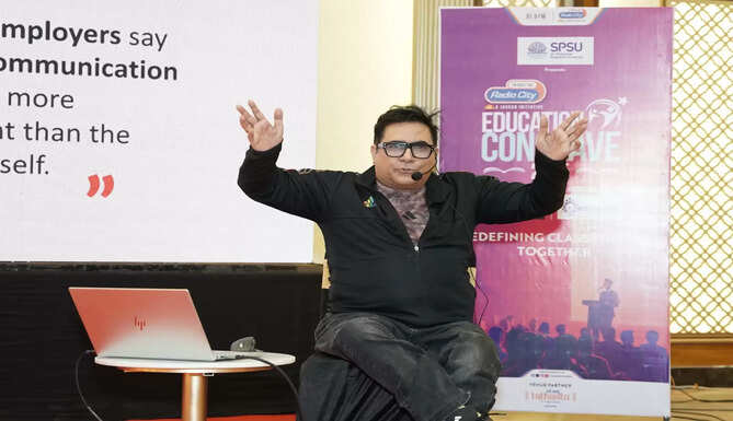 Dr Arvinder Singh