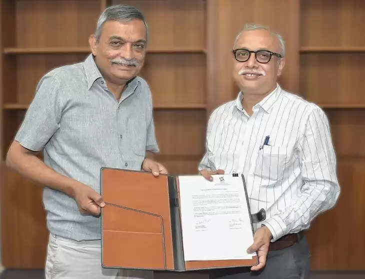 Professor Janat Shah, who has been at the helm of IIM Udaipur since the inception of the institute handed over the mantle of Director to Professor Ashok Banerjee.