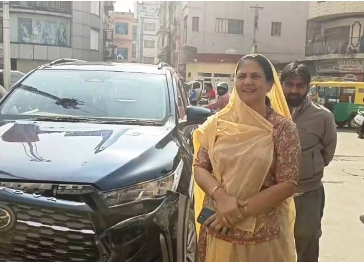 udaipur-bapu-bazaar-bus-car-accident-preeti-shaktawat