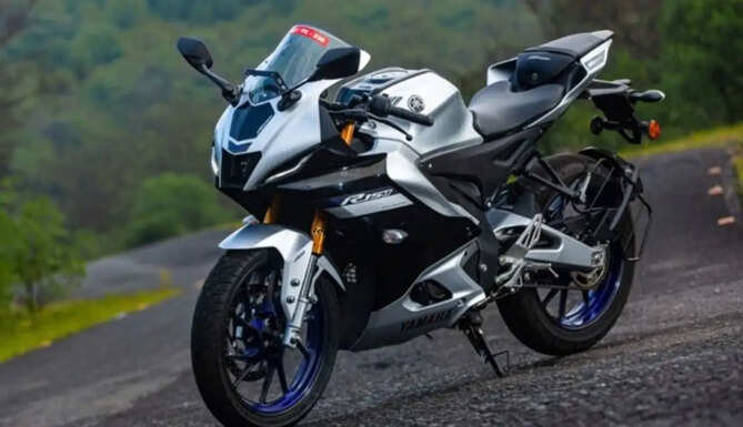 Yamaha R15 M sports bike and latest India discontinuation update