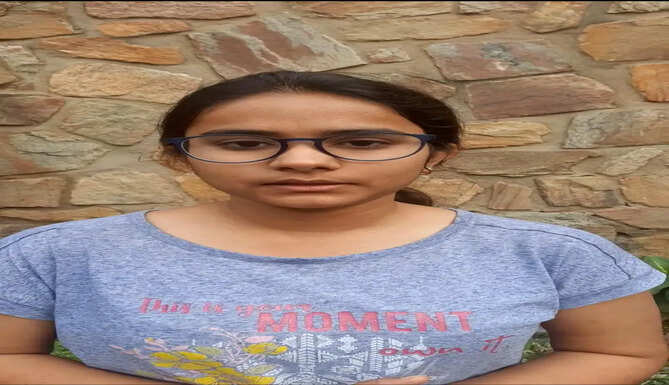 Udaipur braveheart girl escorts snake to safety