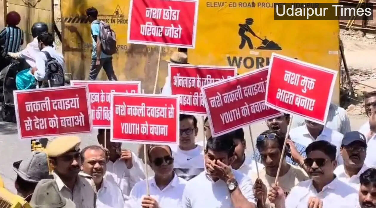 Closed medical stores in Udaipur during chemists&rsquo; strike as patients search for medicines near MB Hospital.
