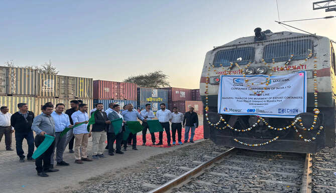 First export train flagged off from Khemli Concor Depot The first export train from Khem Concor Depot to MDCC (Mundhra Port) was successfully flagged off today under the Direct Port Entry (DPE) campaign in collaboration with Maersk Shipping Line.