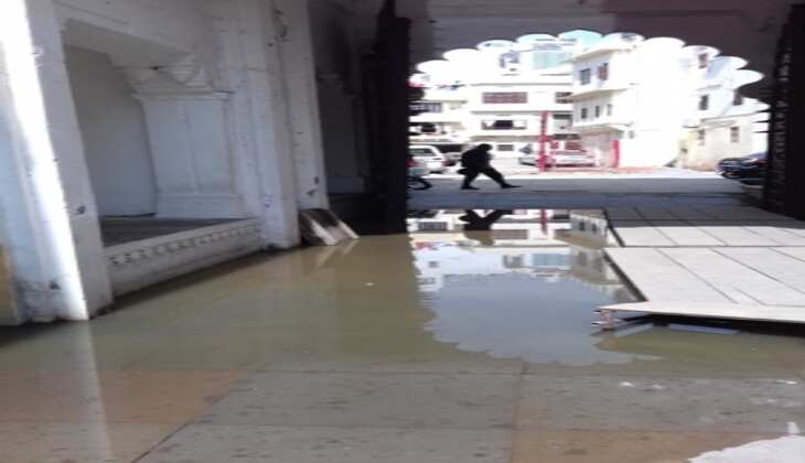 Sewerage water in Bagore ki Haveli