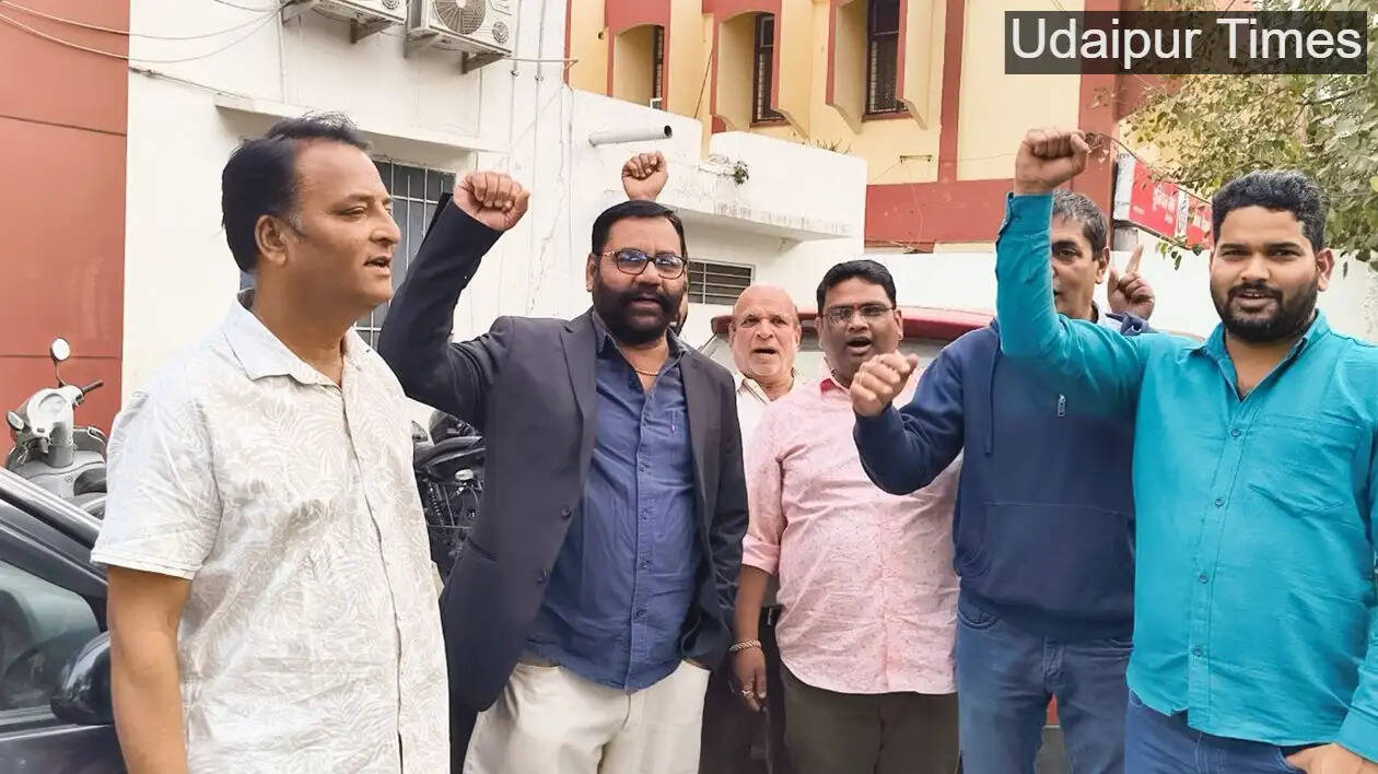 Rajasthan State Employees Federation members submitting memorandum to Udaipur District Collector over pending demands