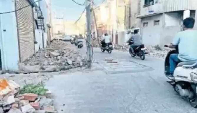 Shaktinagar Bottleneck