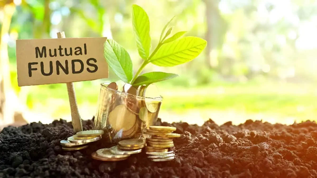 Investing in mutual funds can be an excellent way for new investors to enter the world of finance and build wealth over time. However, choosing the right mutual fund can be overwhelming, given the wide variety of options available. As a beginner, it is essential to understand the different types of mutual funds and which ones are best suited for your financial goals, risk tolerance, and investment horizon.