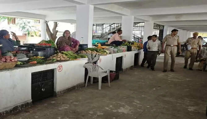 hathipole vegetable vendor