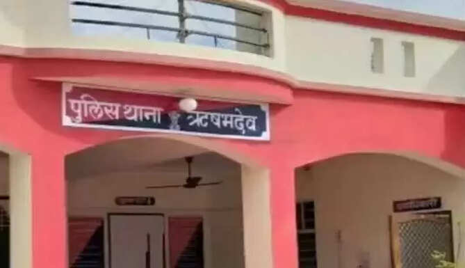 Udaipur: In a tragic turn of events in Bichiwada, Dungarpur district, Suresh Panchal, a 55-year-old man, died while in police custody at the Rishabhdev police station. Suresh was brought in for questioning regarding the alleged purchase of stolen goods. 