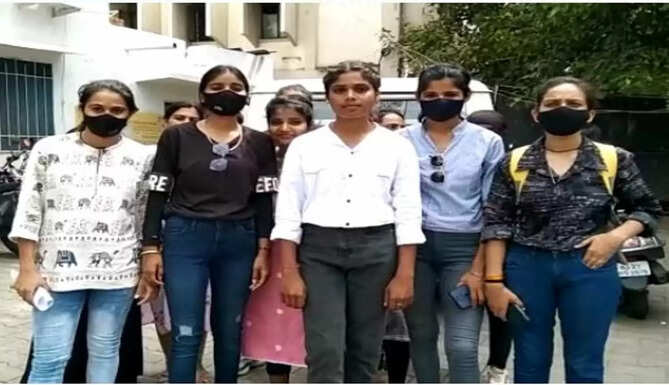 m g college