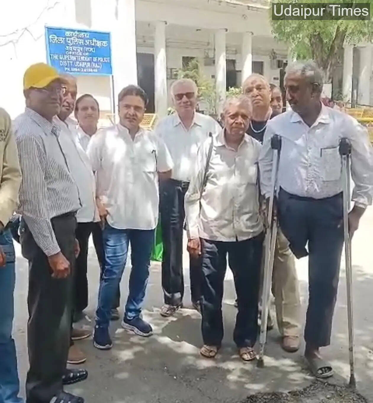 Alt Text: Victims of chit fund and cooperative society fraud submitting memorandum to Udaipur Collector demanding justice