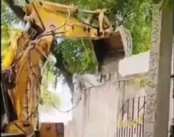 UDA Demolishes Illegal Office at Ayad