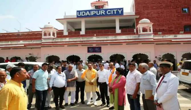 Udaipur railway station visit by yaatri seva samiti