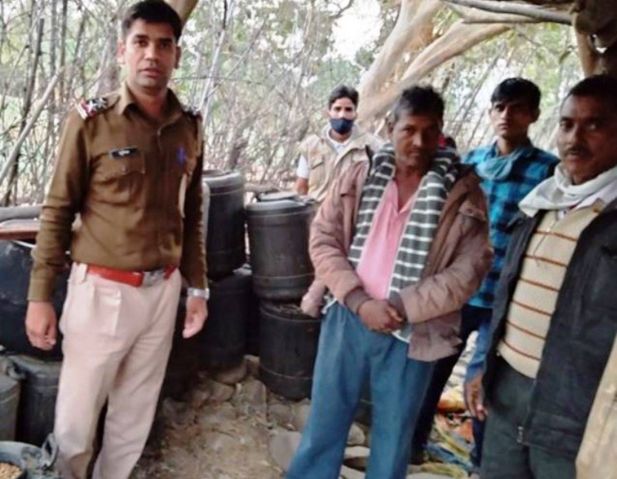 उदयपुर पिंडवाड़ा हाइवे पर उखलियात सुरंग के पास पत्थरबाज़ी कर लूट का प्रयास करते 3 गिरफ्तार