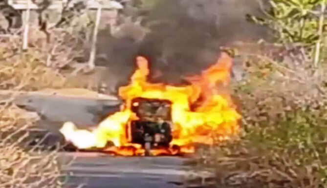 fire in ruinnig auto