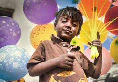 10 kids selling balloon at Fatehsagar pal rescued