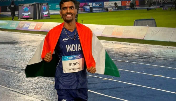 Indian long-distance runner Gulveer Singh celebrates after winning the historic bronze medal in the men's 5000m at the Commonwealth Games in Glasgow.