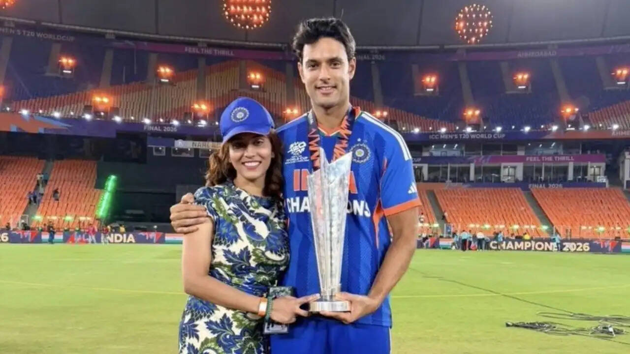 Shivam Dube travels by train to Mumbai after India&rsquo;s T20 World Cup victory