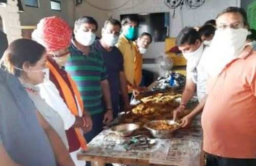 उदयपुर जिला वैश्य महासममेलन द्वारा अब तक साढ़े 27 हजार फूड पैैकेट का वितरण